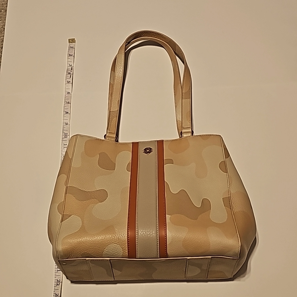 Dagne Dover retired small allyn pink camo tote.